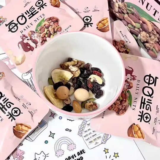 健康每日坚果干果混合小包装综合果仁孕妇儿童网红零食大礼包礼盒