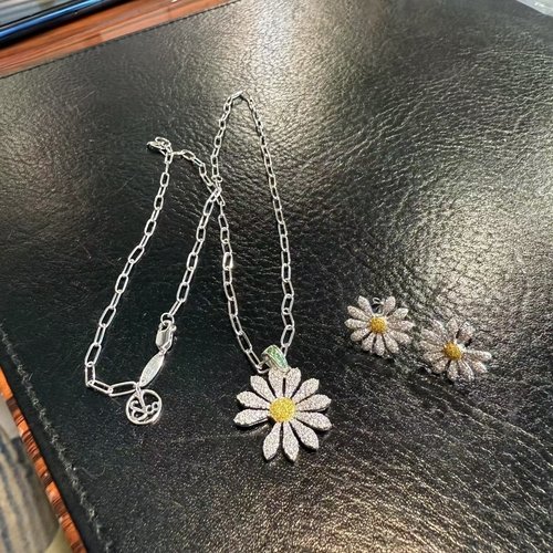 18K白金GD同款天然钻石雏菊吊坠