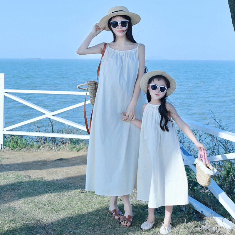 2025新款亲子装母女连衣裙夏季吊带露背度假海边纯棉中长款女裙子