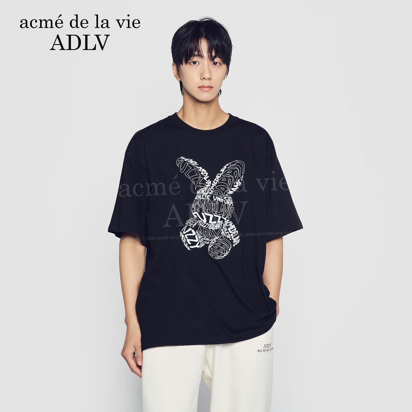 ADLV字母兔图案印花短袖T恤