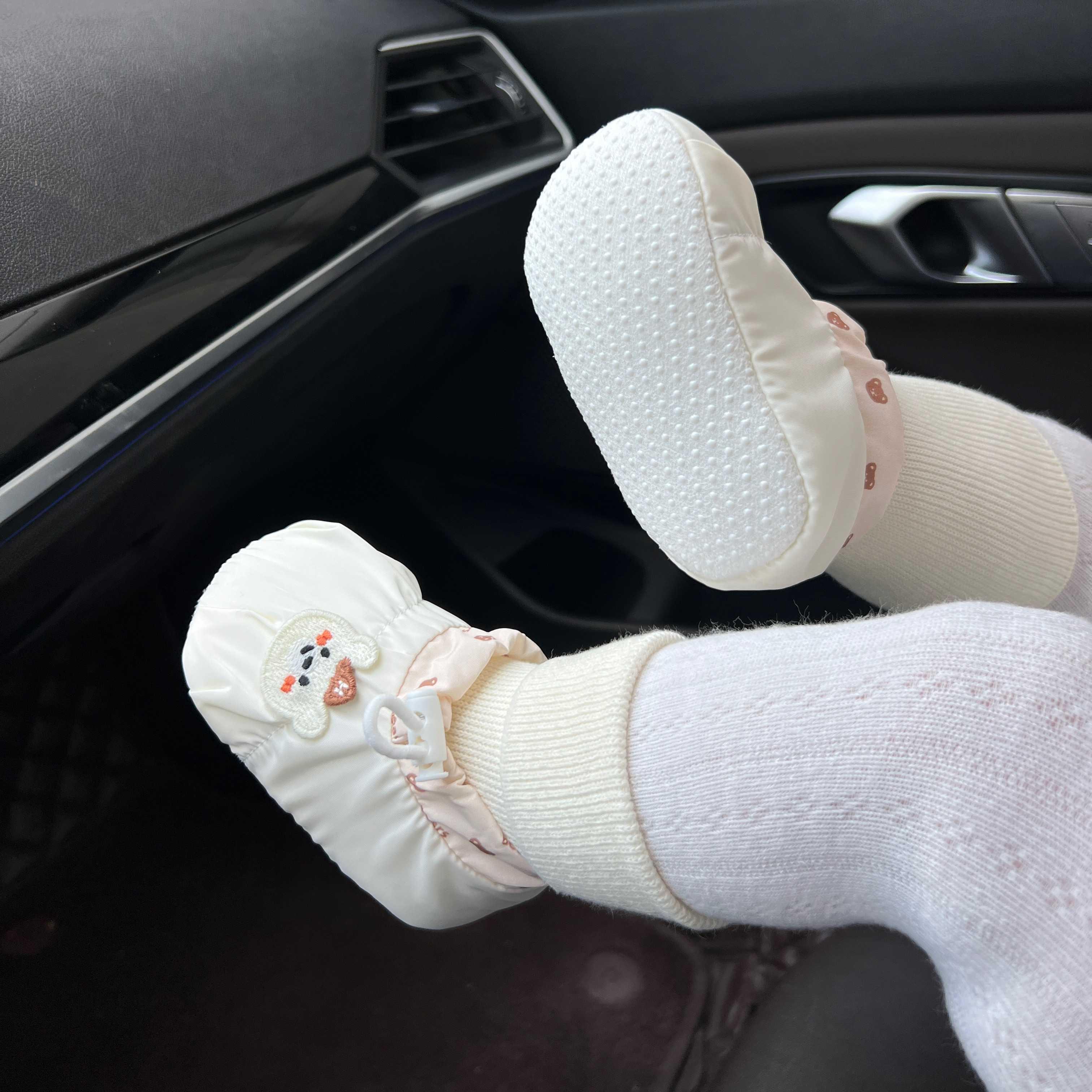 春秋季新生婴儿鞋子3-6-12个月小月龄宝宝鞋袜一体防掉软底步前鞋