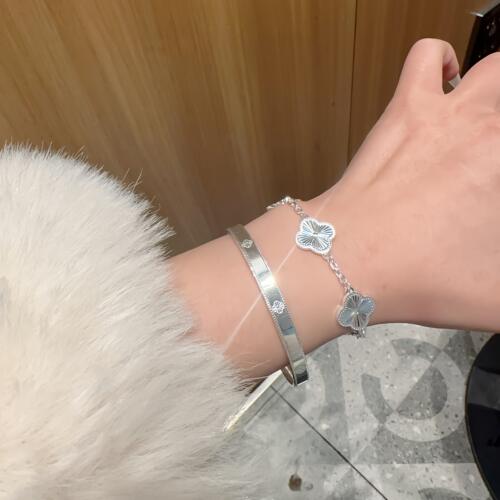 立大福四叶草开口银手镯-