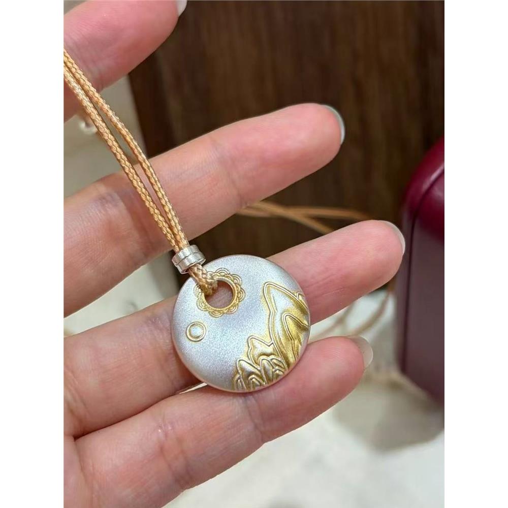 立大福足银吊坠圆形花纹