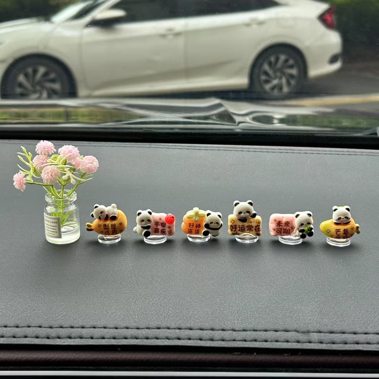 汽车摆件可爱大熊猫中控屏幕解压小公仔车内饰品新款网红装饰摆件
