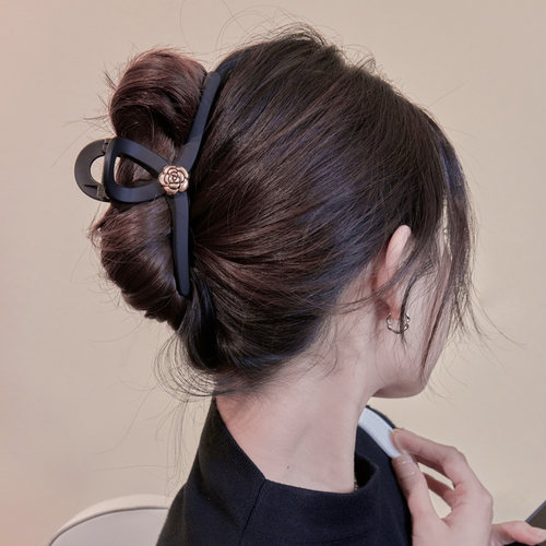 抓夹女2025新款高级感八字带花大号头发鲨鱼夹半扎发夹发量少高端 - 封面