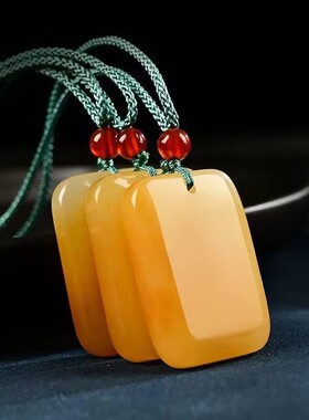 天然黄龙色玛瑙玉平安牌和田色黄玉平安无事牌吊坠毛衣链挂坠男女