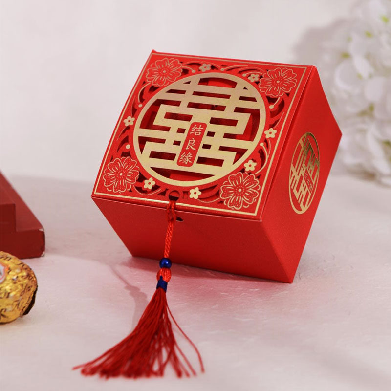 2026年结婚喜糖盒喜糖袋子创意包装盒子纸盒婚礼糖果中式流苏婚庆
