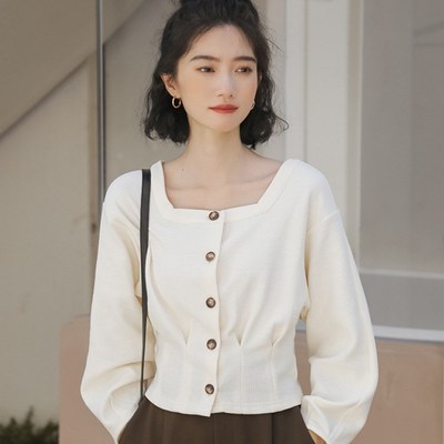 Square collar lantern sleeve top goes with everything
