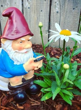 3D Dwarf Toilet Play Phone Statue Garden Gnomes Mini Resin D