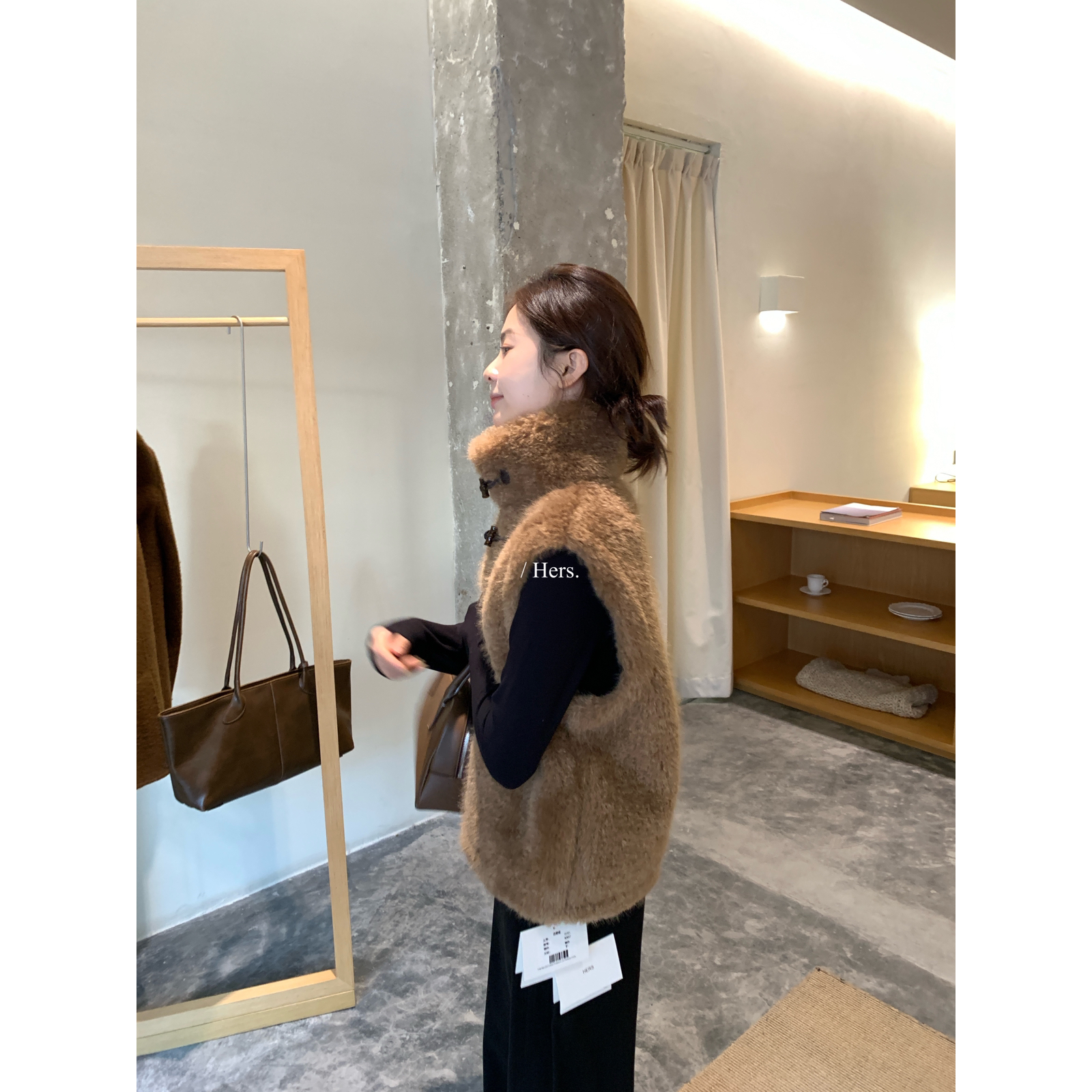 米米冬上新韩系简约复古日常皮毛一体牛角扣马甲92657#