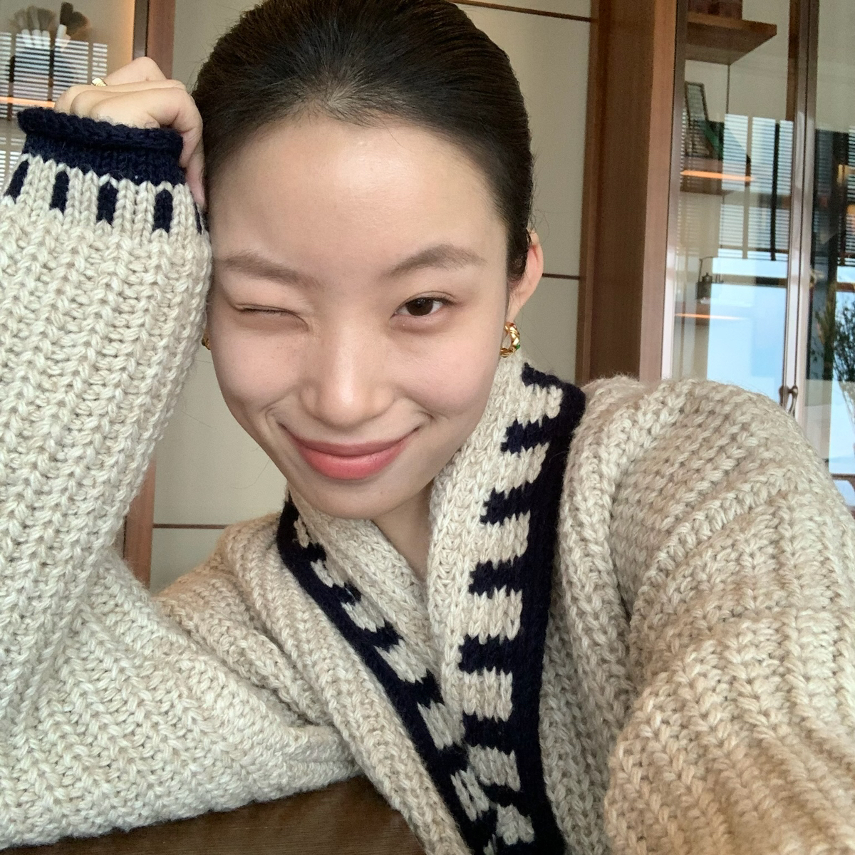 米米店冬上新韩系设计款羊毛撞色开衫毛衣C3338-2