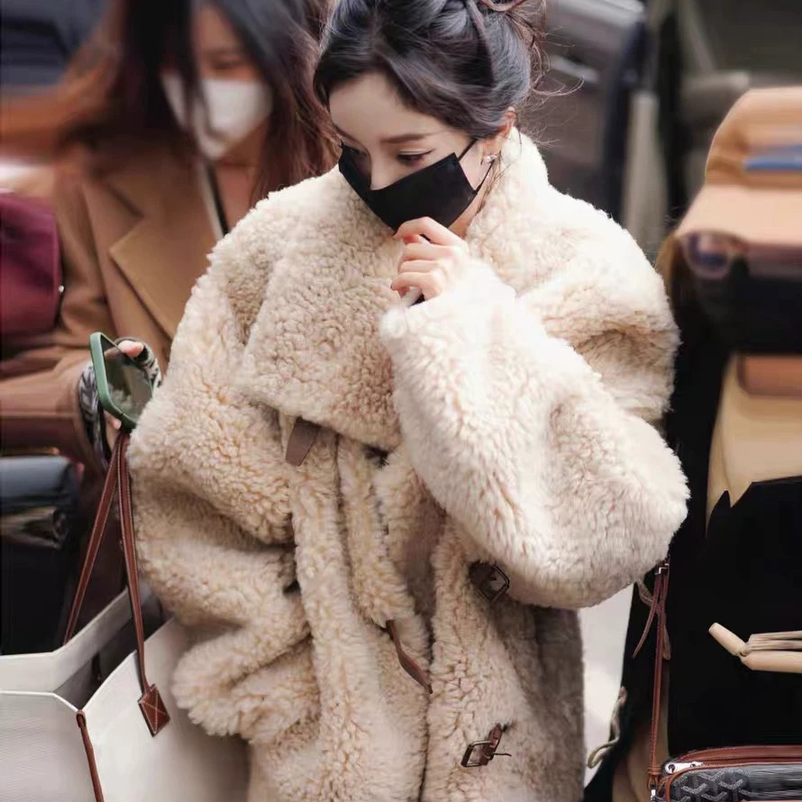 米米性皮扣保暖冬环保皮毛一体加厚女羊毛外套（含100羊毛）T1122