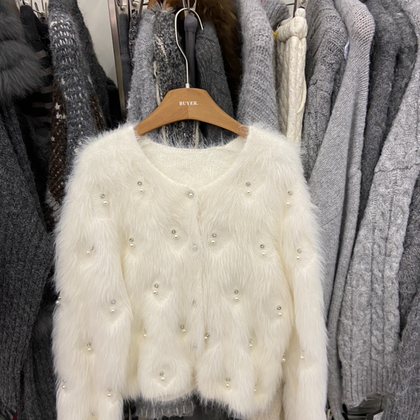 米米冬上新轻奢氛围感珍珠装饰毛茸茸短外套1209