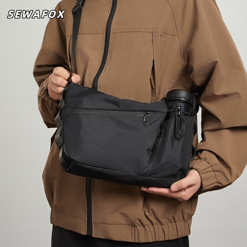 新款男士单肩包休闲便携斜挎包男生大容量尼龙通勤运动旅行月牙包