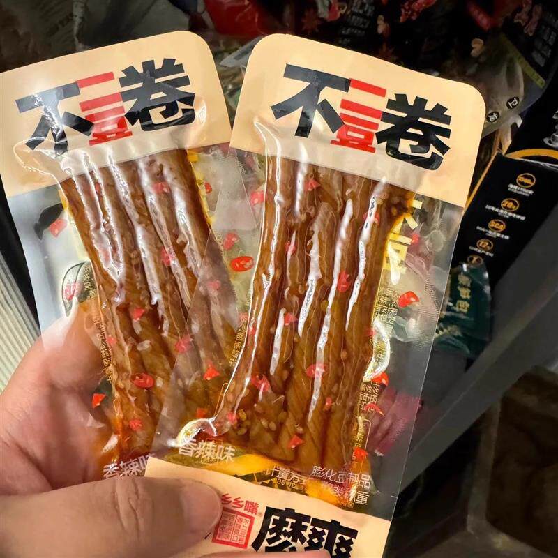 /乡乡嘴香辣豆筋辣条不二豆卷劲道豆腐干香辣味休闲追剧解馋小零