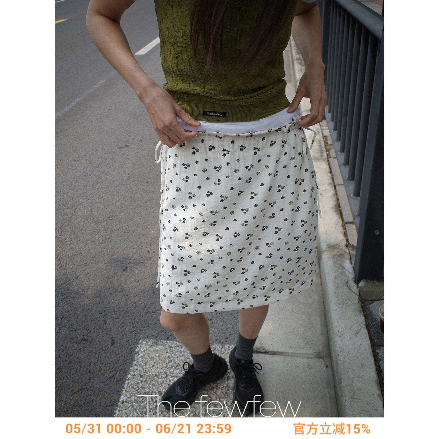 The fewfew 进口碎花条纹面料可调节腰围宽松直筒中长半裙