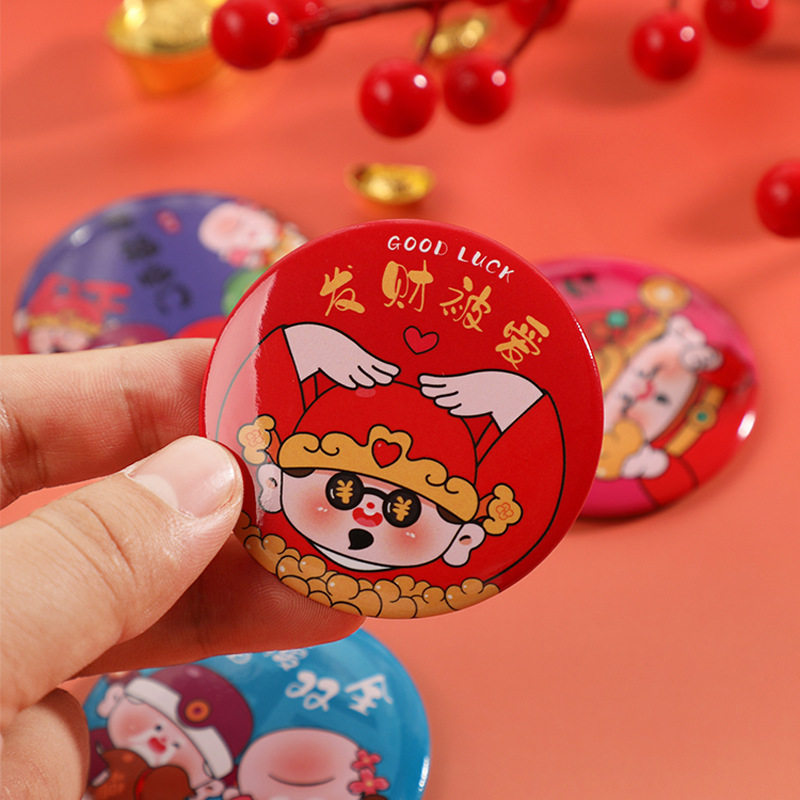 新款马年乔迁卡通可爱吧唧徽章谷子装饰动漫五福系马口铁胸牌批发