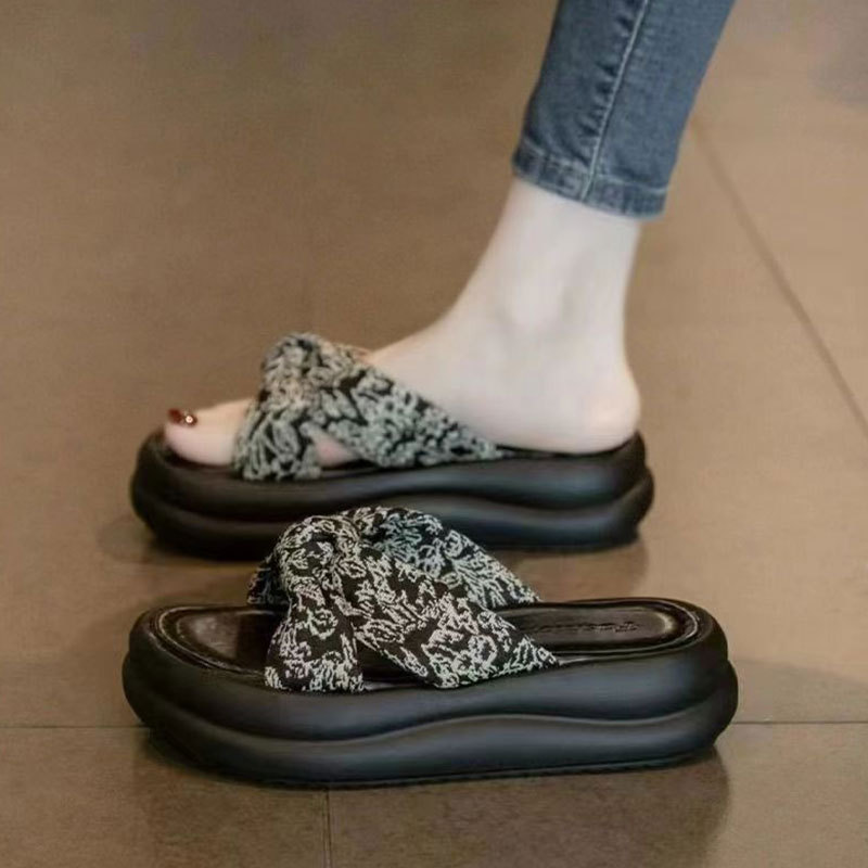 凉拖鞋女夏外穿2025新款仙女风配裙子厚底沙滩凉鞋时尚气质一字拖