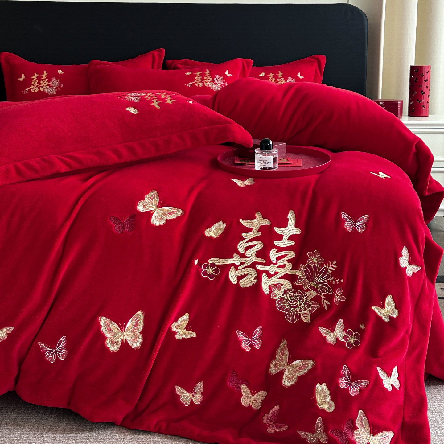 2025新款结婚牛奶绒四件套红色婚被套加厚保暖珊瑚绒婚房床上用品