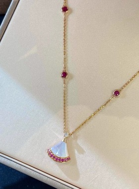 刘亦菲同款小裙子粉钻白贝项链