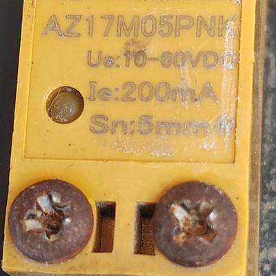 现货全新AZ17M05NK PK60 AZ17M05PK传感器10-30VDC小方形接近开关