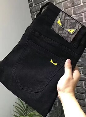 纯黑色痞帅修身牛仔裤男款秋季穿搭高级感显瘦腿长直筒小脚男裤子