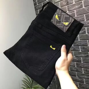 纯黑色痞帅修身牛仔裤男款秋季穿搭高级感显瘦腿长直筒小脚男裤子