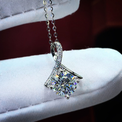 Niche Design Four Claw Humanoid Necklace Exquisite Female