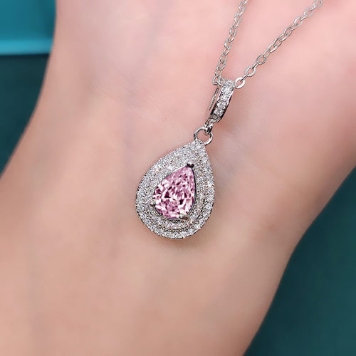 Exquisite Olive Green Water Drop Pendant Pear-shaped