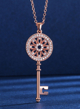 Japanese Style Fresh Necklace Mysterious Key Pendant