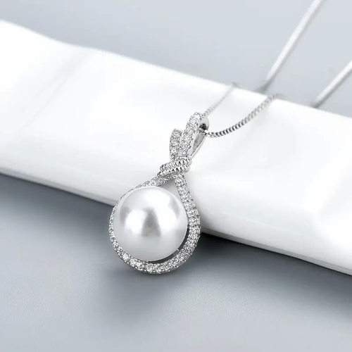 Lady Necklace Imitation Pearl Round Hollow Design Pendant