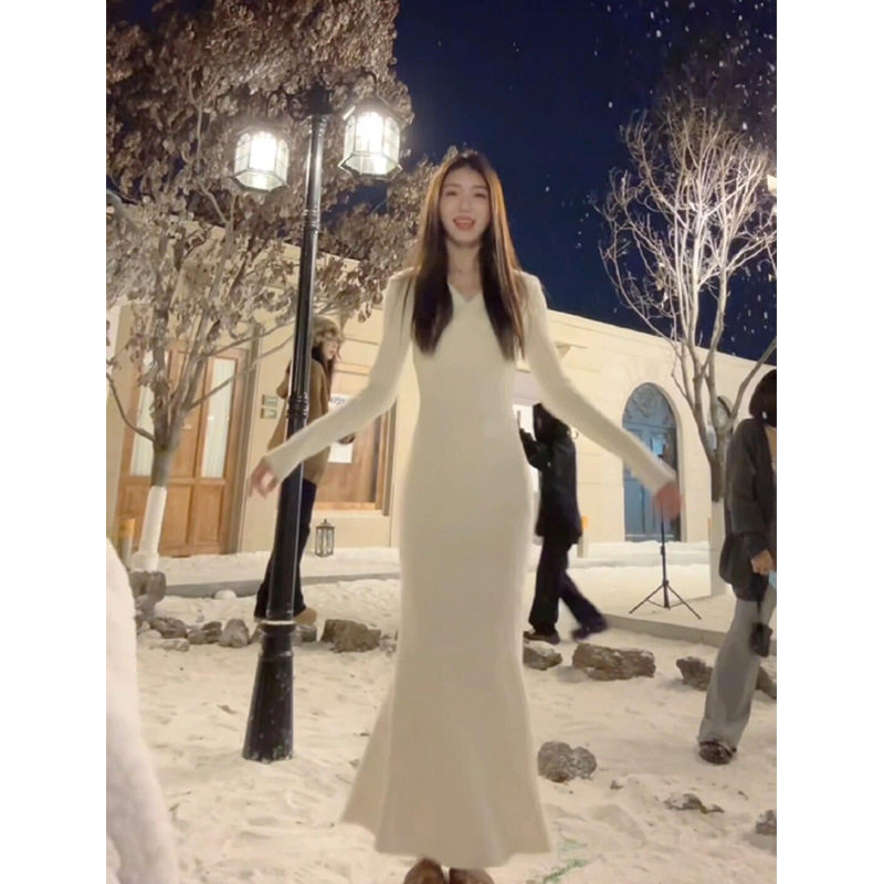 白色掐腰针织连衣裙步步生莲鱼尾长裙子秋冬季大衣内搭修身打底