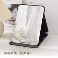 Очень крупный минималистский и темный [толстый хлеб модель]