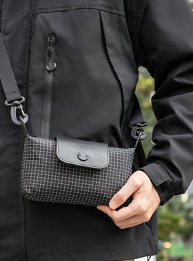 美国XPAC单肩斜挎包fidlock磁扣快拆饺子包轻便黑白格子纹手机包