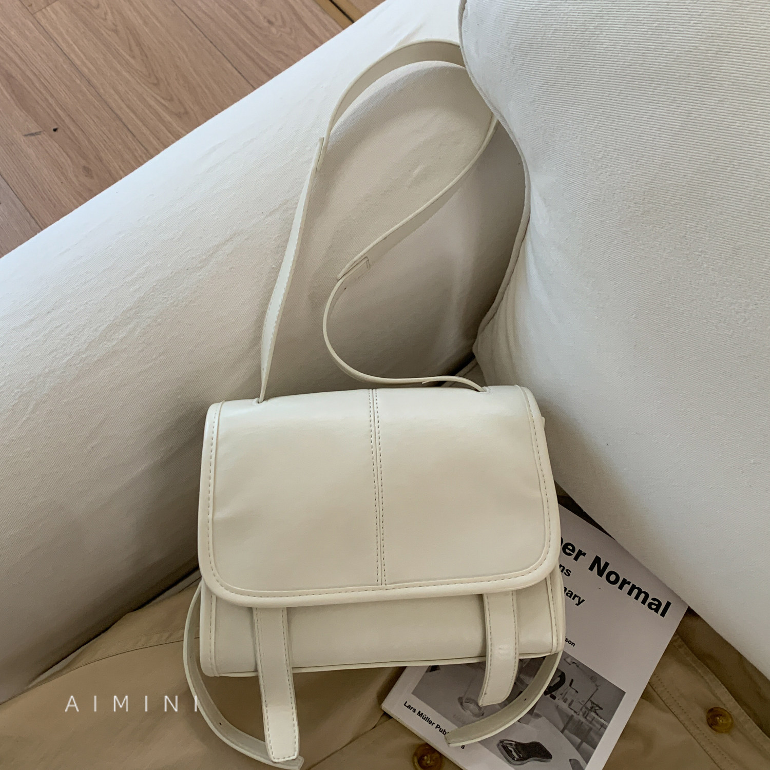 高级感简约纯色斜挎包女2026春季新款时尚百搭日常通勤单肩邮差包