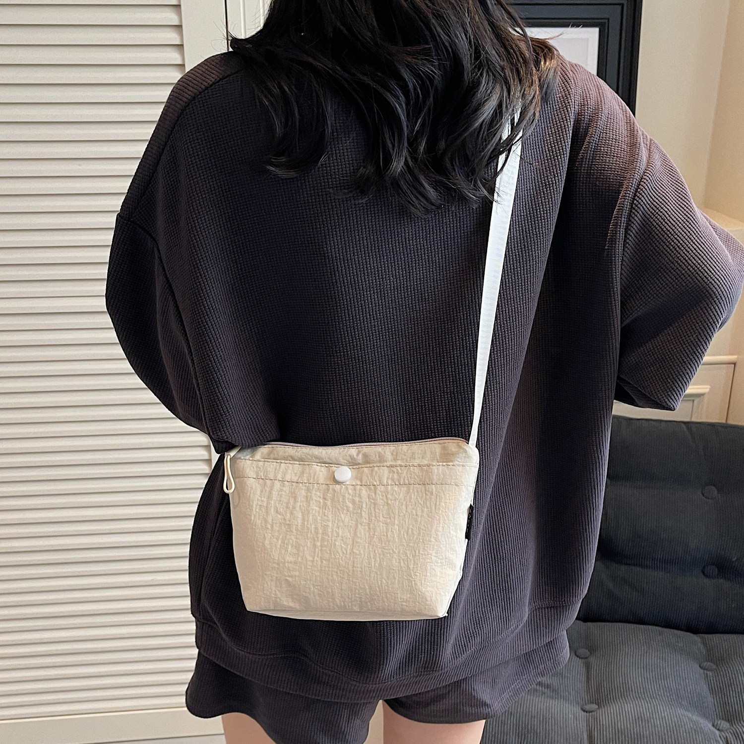 轻便尼龙防水小包包女斜挎包2025夏季新款时尚休闲百搭通勤单肩包