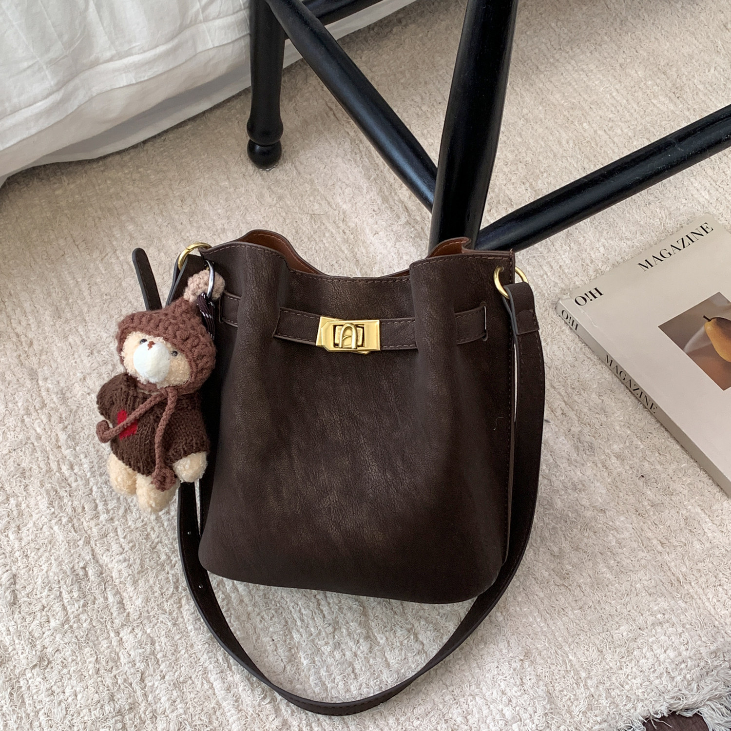 复古小众水桶包女小包2025冬季新款时尚百搭日常通勤单肩斜挎包