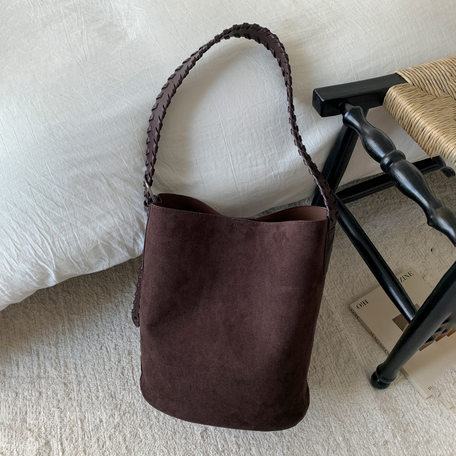 高级感麂皮绒水桶包女大容量