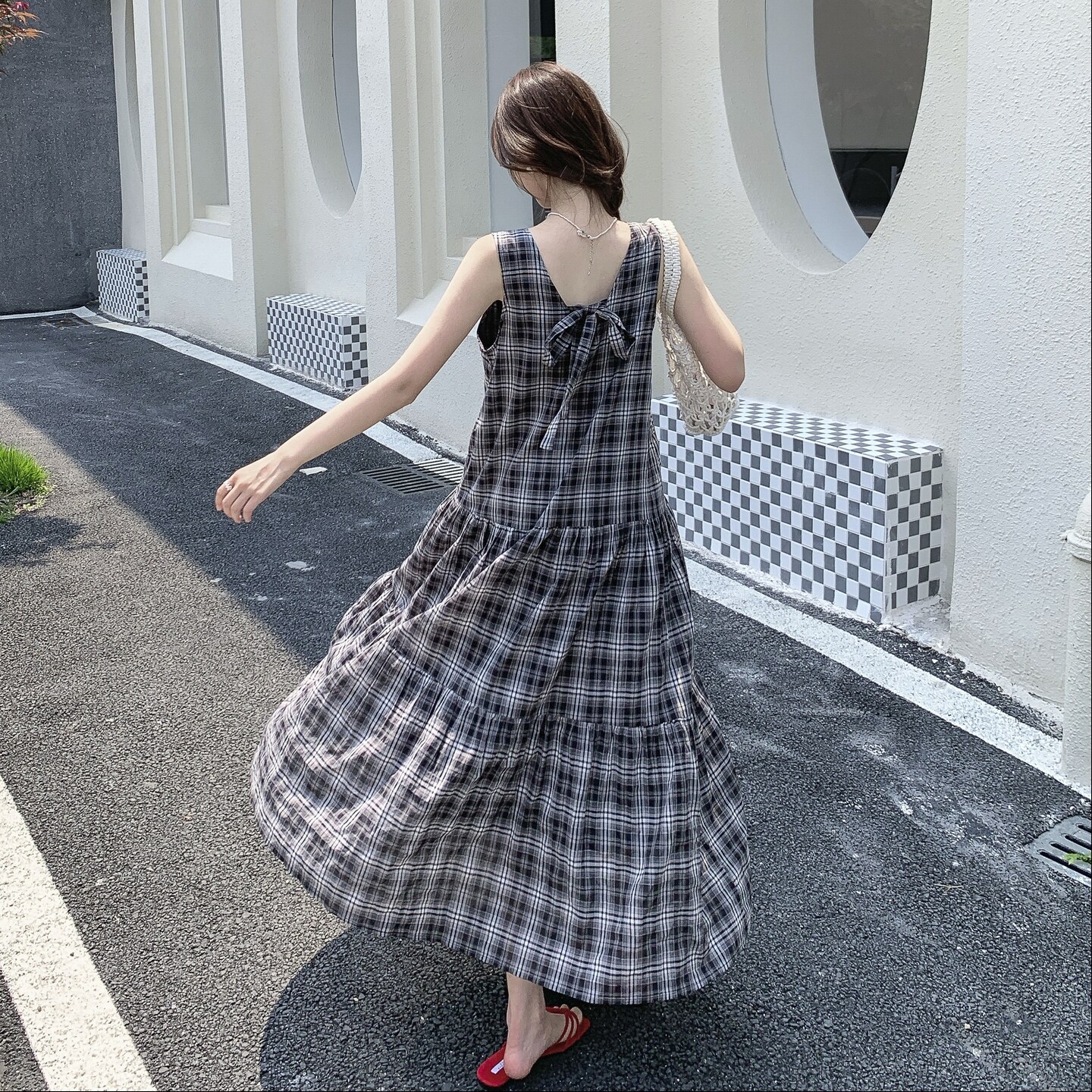 法式复古赫本风甜美减龄格子连衣裙女夏季2025年新款巨好看背心裙图片