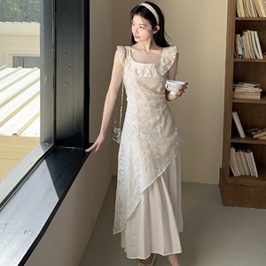 法式纯欲风白色连衣裙女夏季2025新款巨好看温柔绝美漂亮蕾丝长裙图片