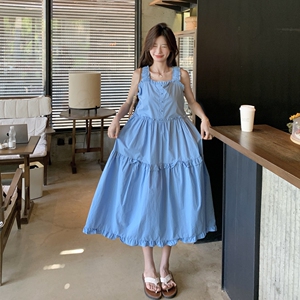 海边度假风木耳边蓝色背心连衣裙女夏2025新超好看款独特漂亮长裙图片