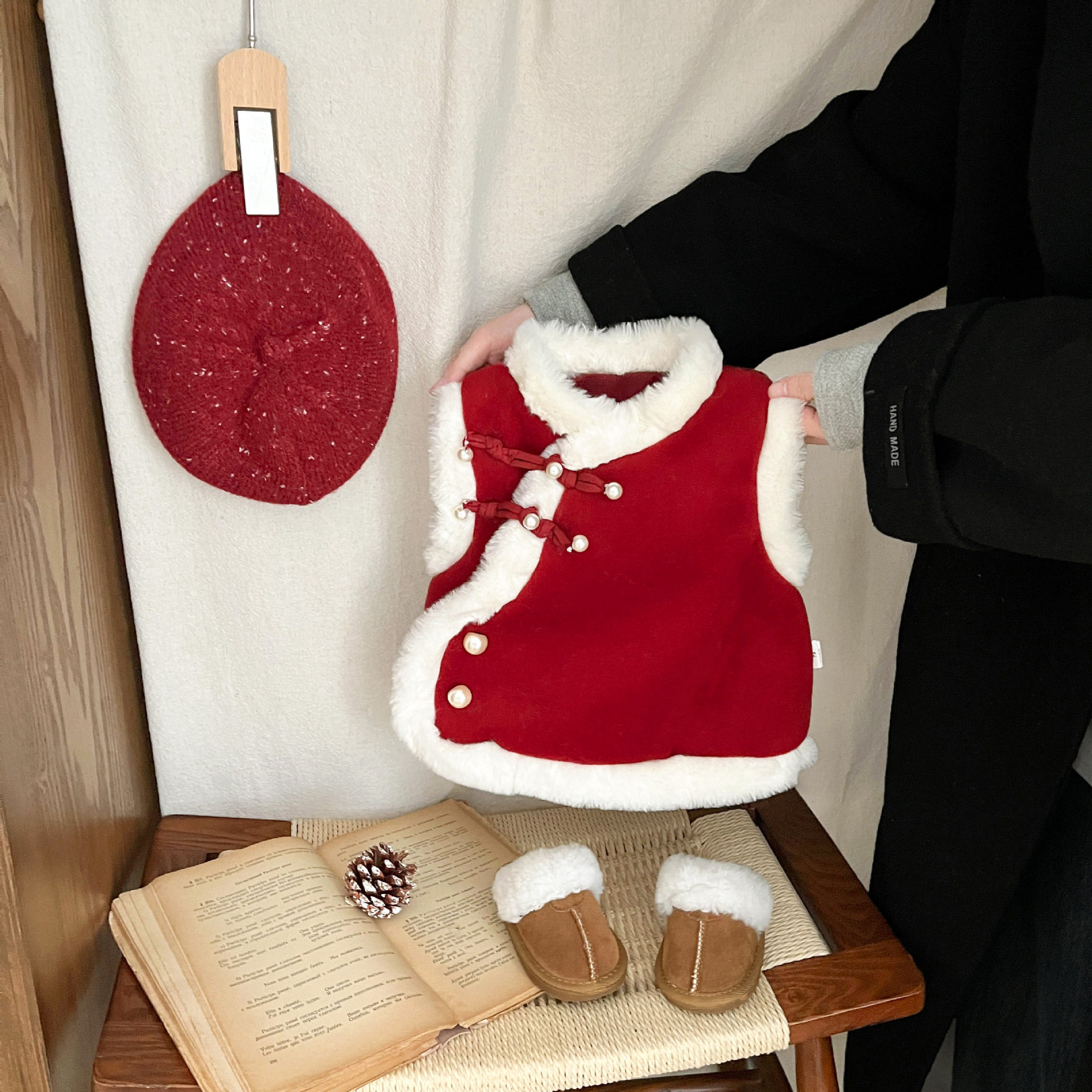 拜年服女童红色马甲冬季旗袍女宝宝加厚背心儿童过年唐装上衣