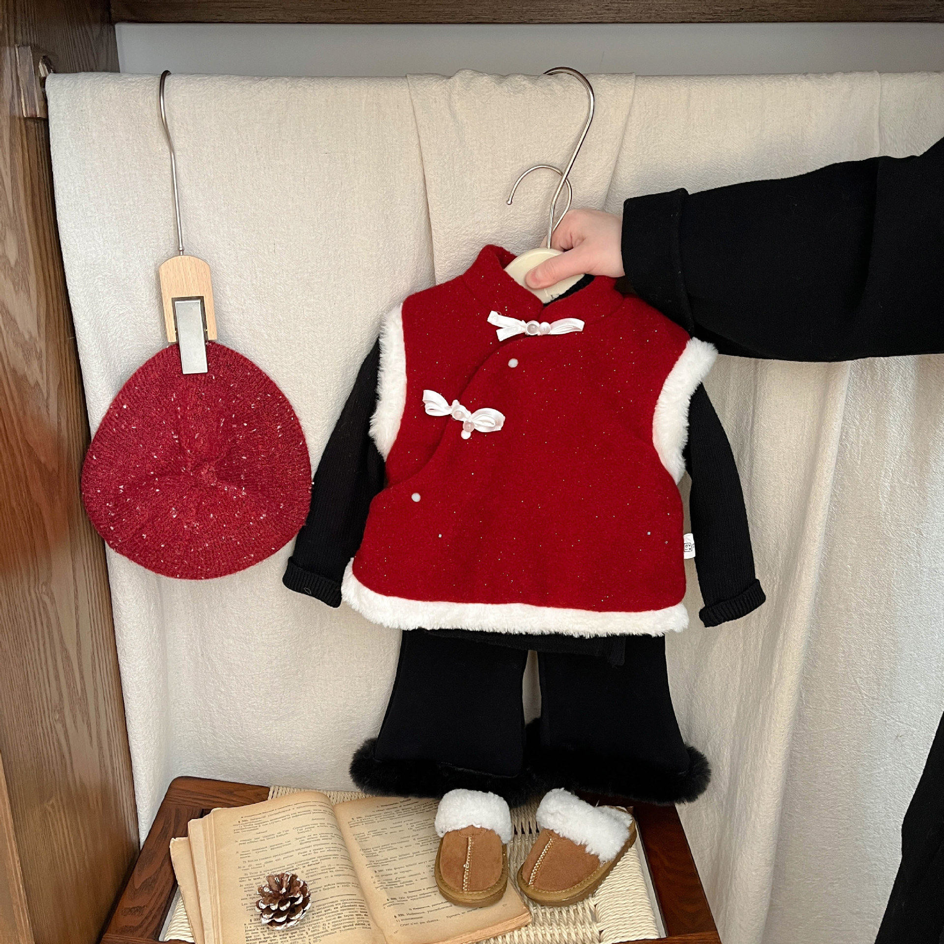 女童新年红色马甲冬季宝宝中式盘扣加绒加厚马夹婴儿保暖背心年服