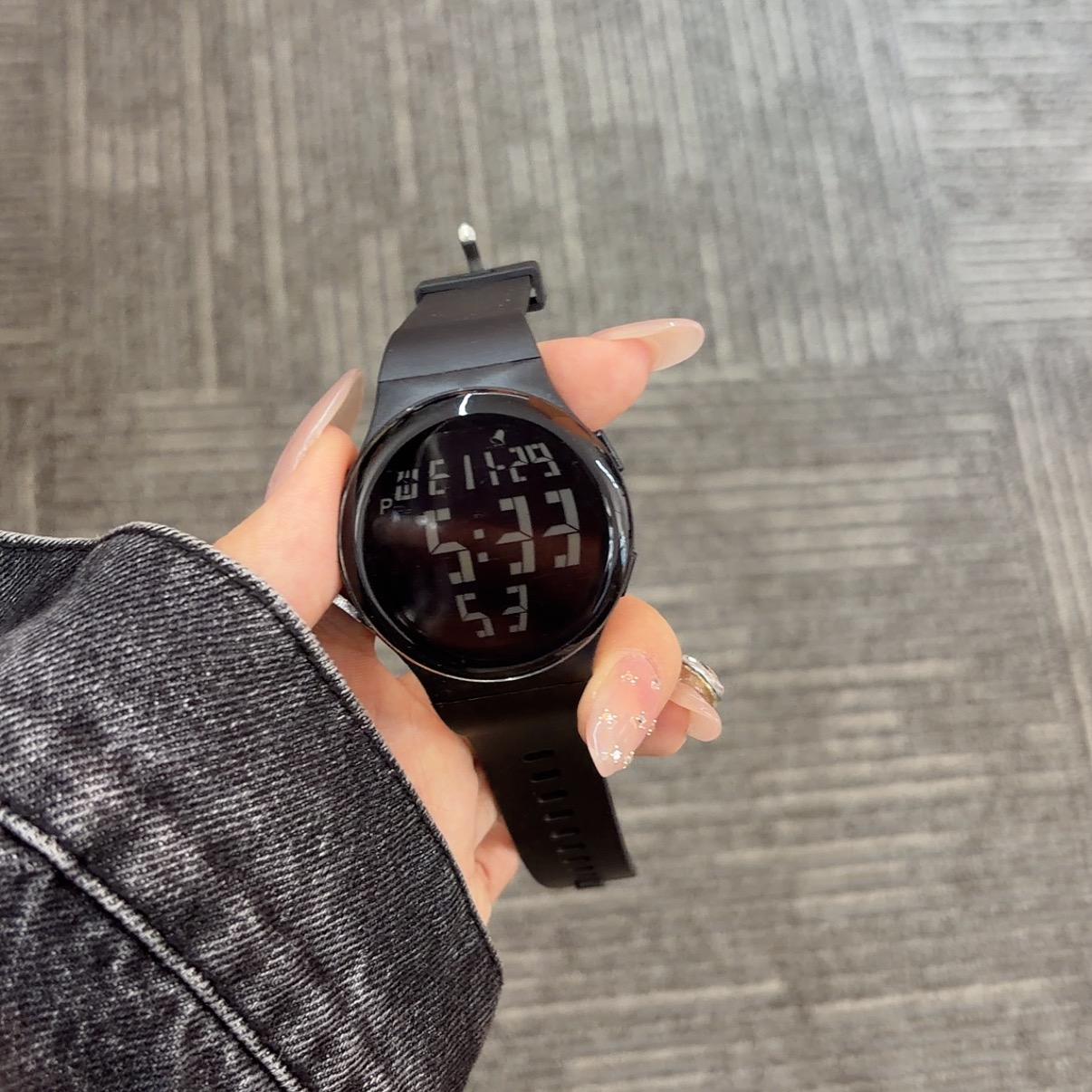 新款电子表简约高颜值运动男女表