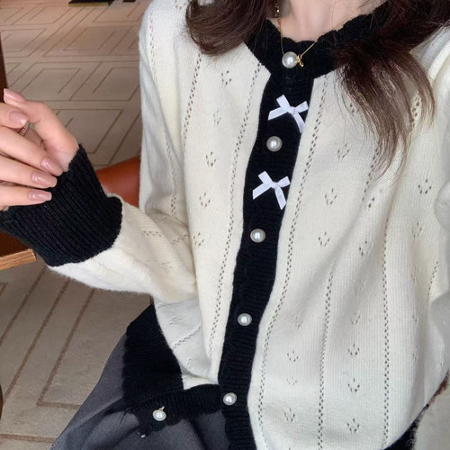 SUSAN-小香小香撞色蕾丝花边蝴蝶结珍珠扣软糯温柔保暖毛衣6952s