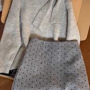 女穿搭裙子套装新款高级毛衣感韩系搭配灰色2025一整套冬季波点