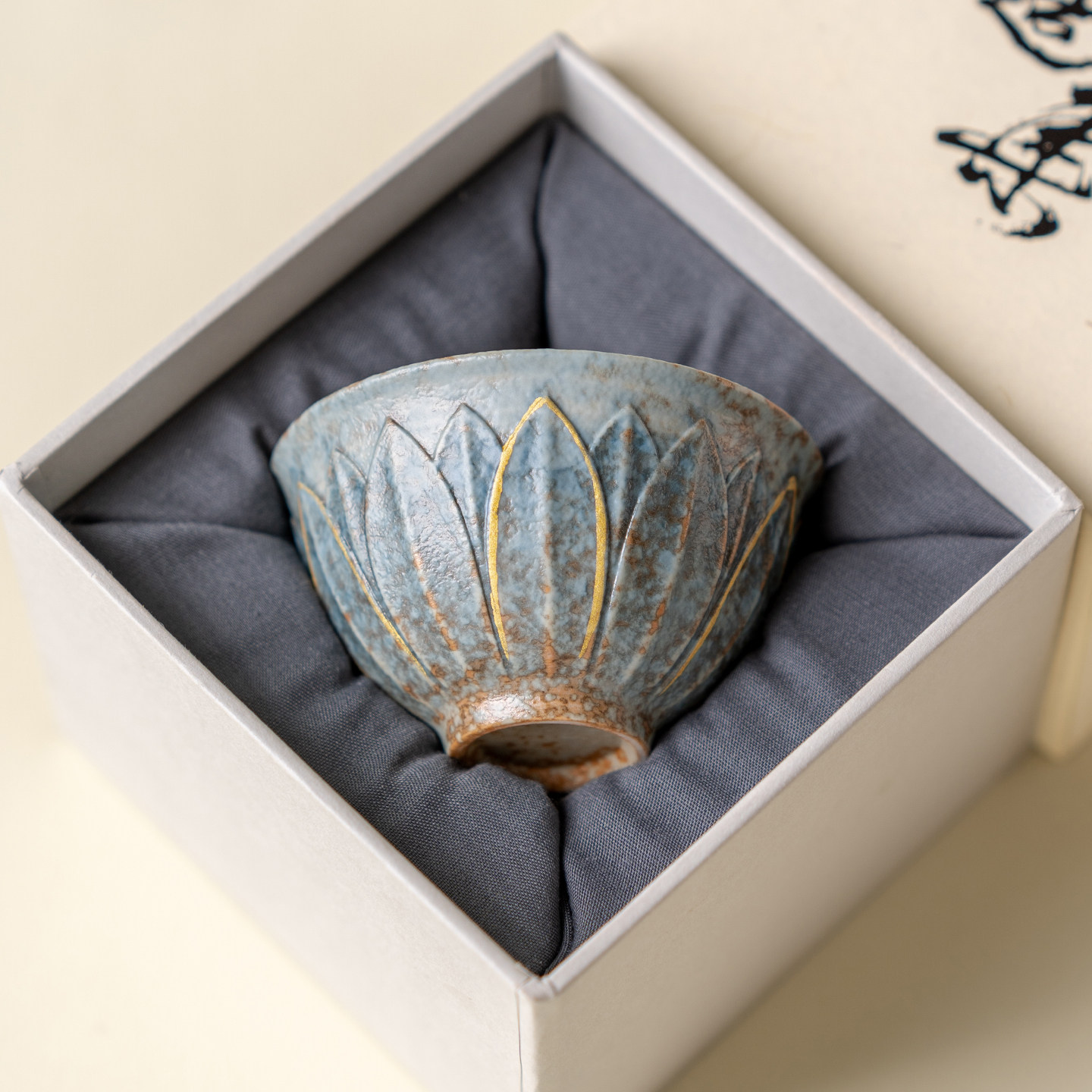 焦糖花瓣杯陶瓷家用品茗杯功夫茶具宽口普洱喝茶杯描金小杯子