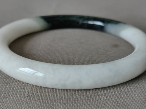 独玉老黑白料稀缺水墨丹青圆镯，纤细柔美，网红爆款，圈口6厘米