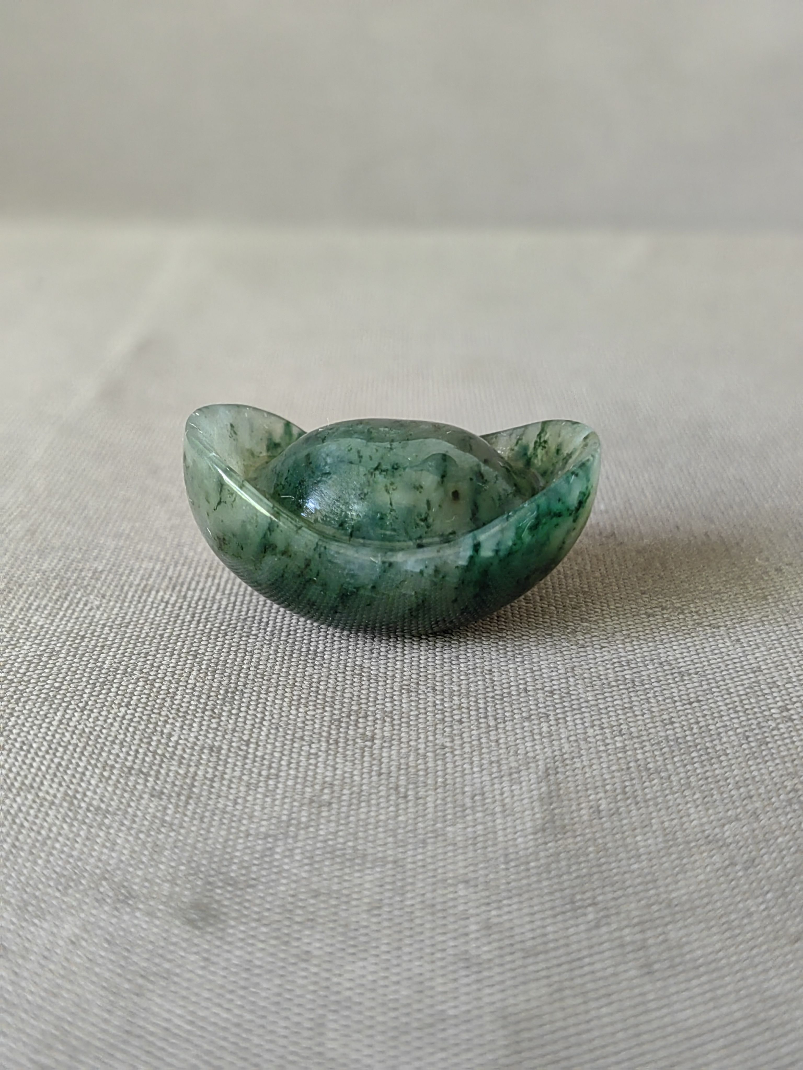 独山玉老冰天蓝料元宝，冰润细腻，工艺精致，3*2*1.52厘米