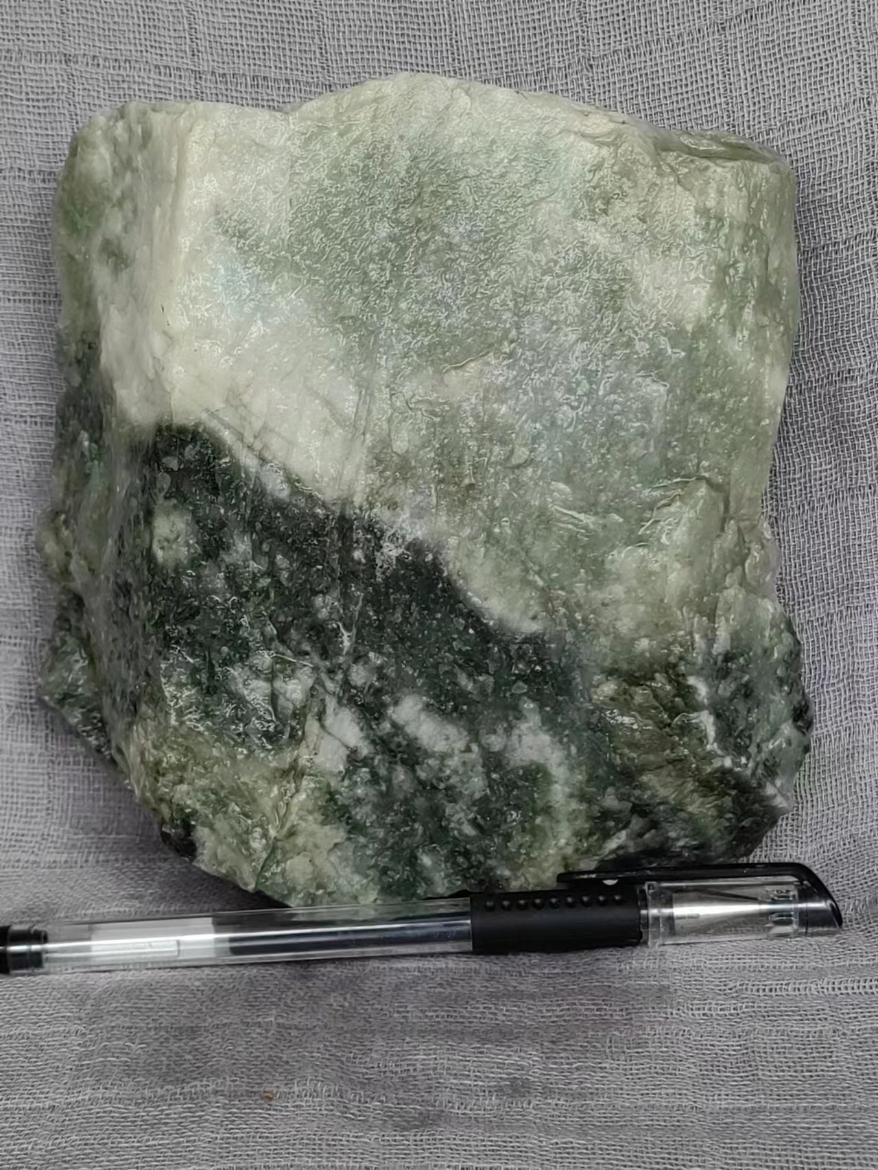 独山玉老透水黑白原石 滋润细腻